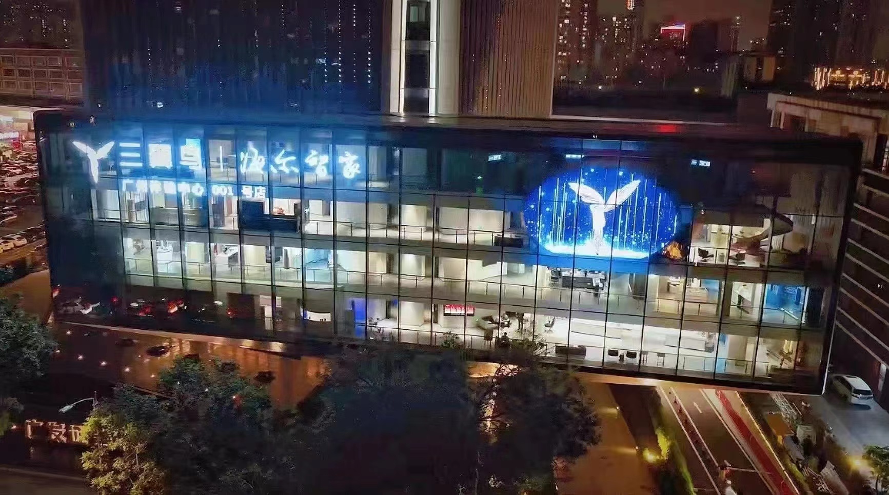 LED透明屏也卷起来啦！在更加细分化的趋势下能否成为定制产品“主咖”？